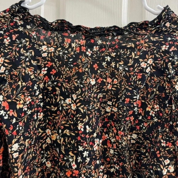 Old Navy size S long sleeve ruffle button front black floral blouse - Picture 8 of 8